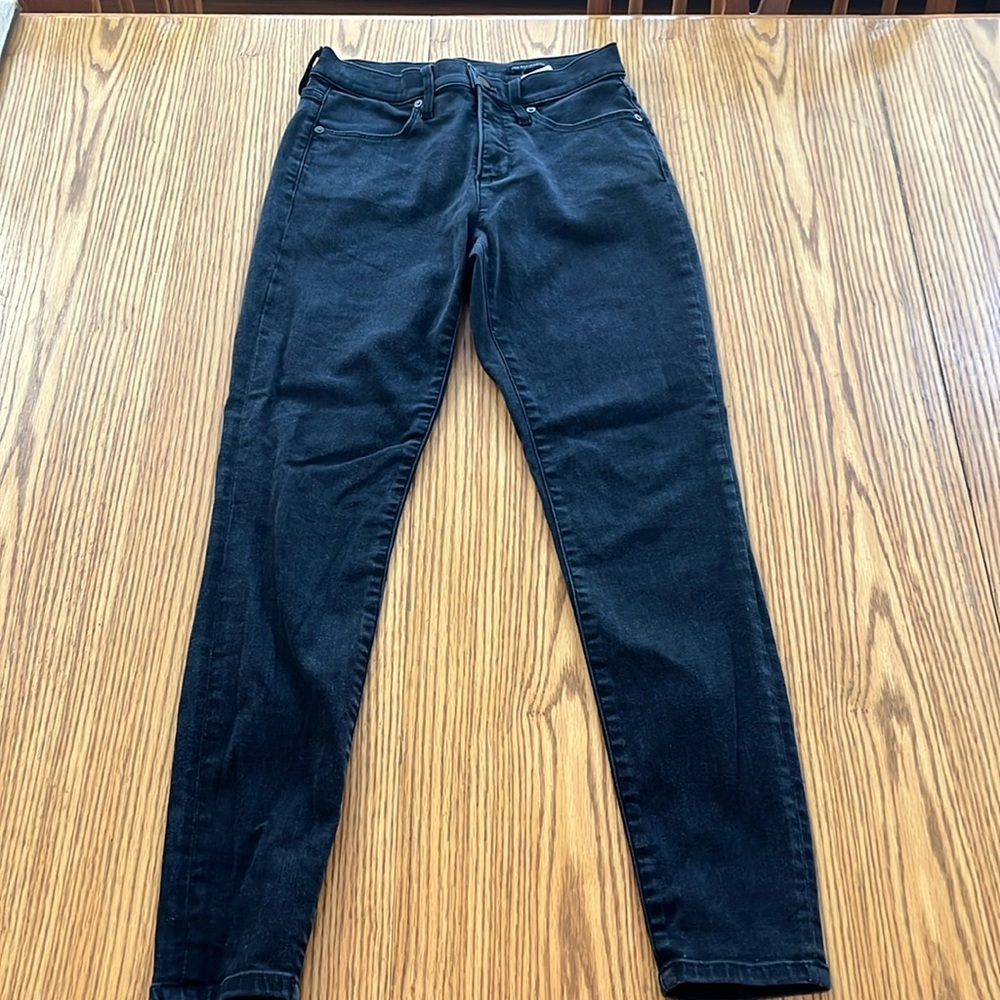 Banana Republic Premium Black Denim, high rise legging, stretchy and comfy!